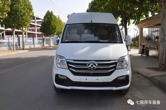 七狼大通V80长轴高顶B型房车